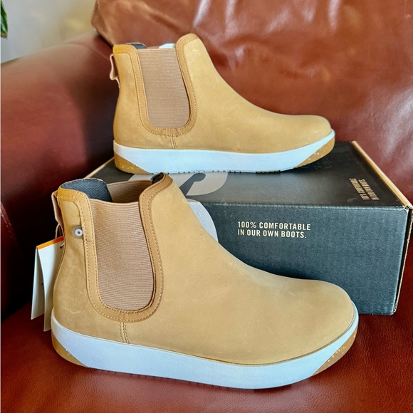 Women’s Size 9 Bogs Sahara Leather Kickers Chelsea Boots - Picture 1 of 14